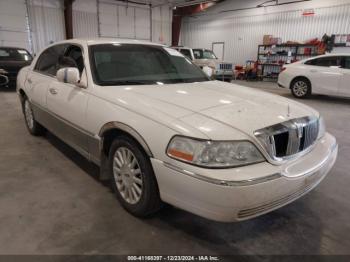  Salvage Lincoln Towncar