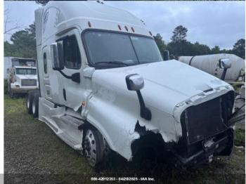  Salvage Freightliner Cascadia 125