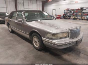  Salvage Lincoln Towncar