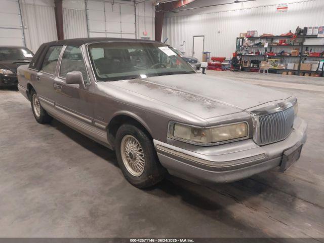  Salvage Lincoln Towncar