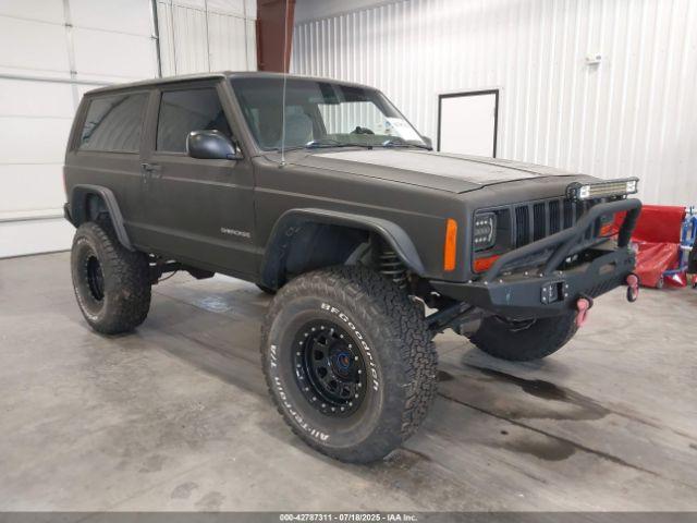  Salvage Jeep Cherokee