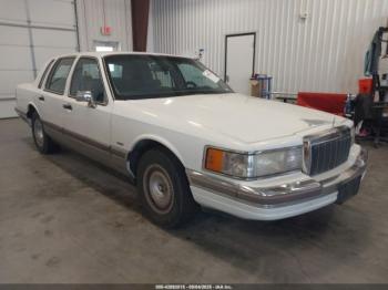  Salvage Lincoln Towncar