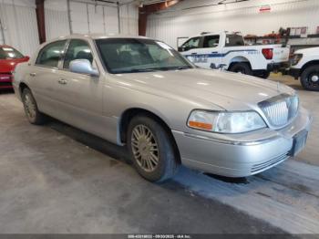  Salvage Lincoln Towncar
