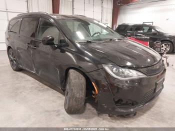  Salvage Chrysler Pacifica