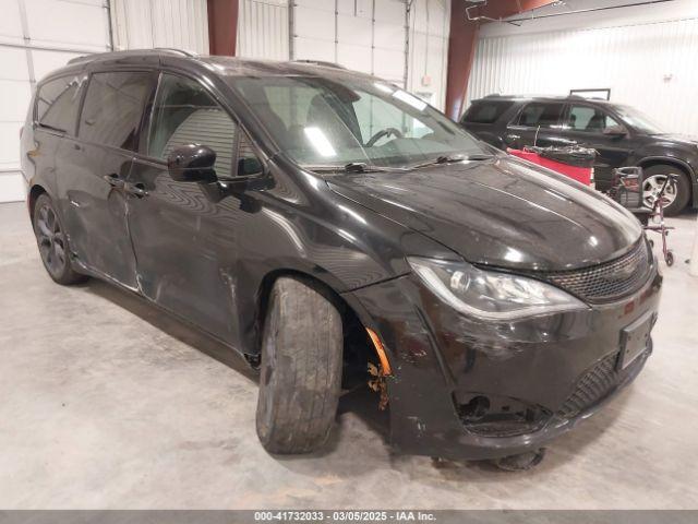  Salvage Chrysler Pacifica