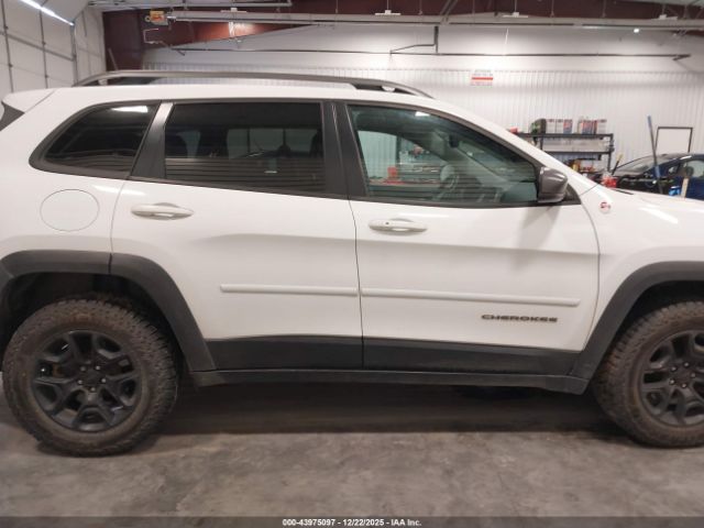 Jeep Cherokee Trailhawk 4x4 Image 10