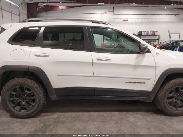 Jeep Cherokee Trailhawk 4x4 Image 10