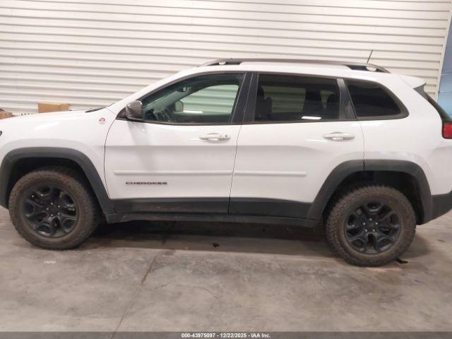 Jeep Cherokee Trailhawk 4x4 Image 16