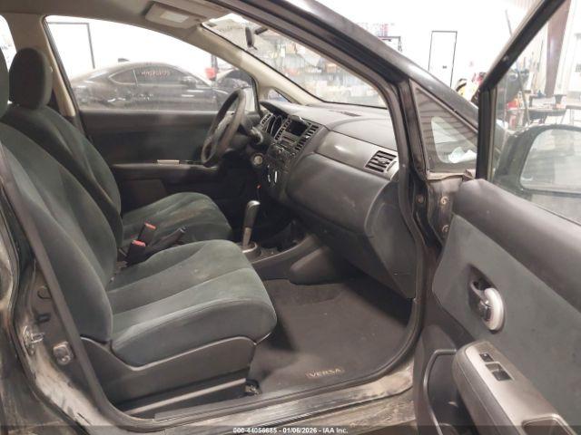 Nissan Versa 1.8s Image 12