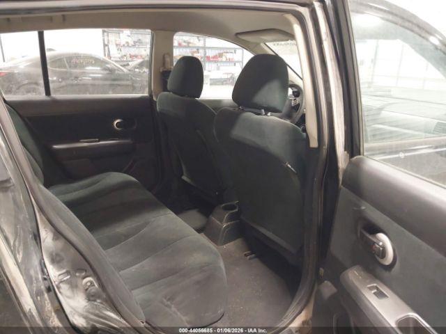 Nissan Versa 1.8s Image 3