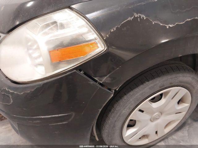 Nissan Versa 1.8s Image 11